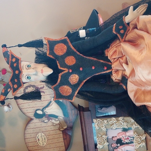 Halloween Witch Of Elegance - Picture 2 of 10